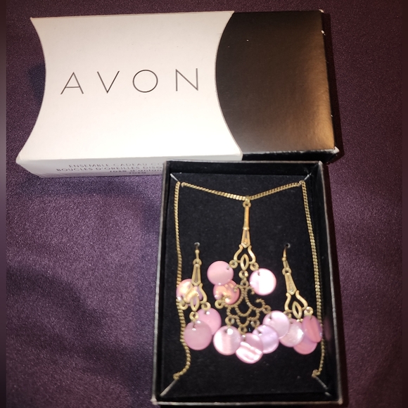 AVON Necklace and Earring Gift Set - Picture 3 of 3